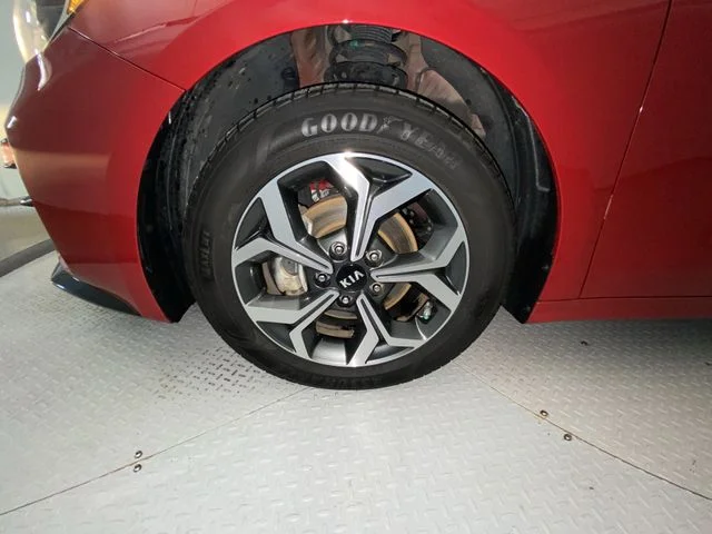 Used 2021 Red Kia LXS image 10