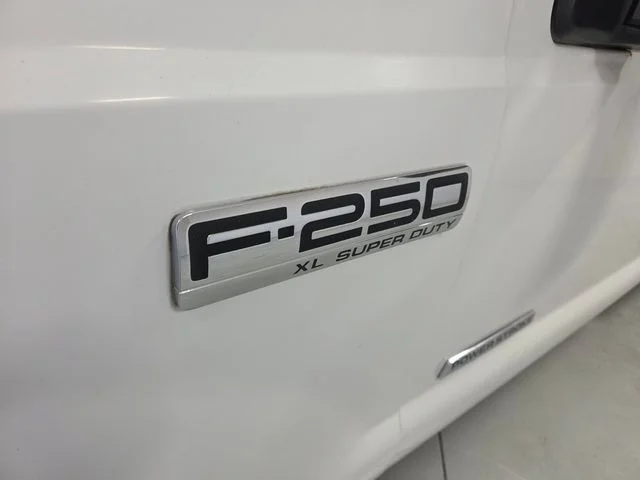 Used 2006 White Ford XL image 16