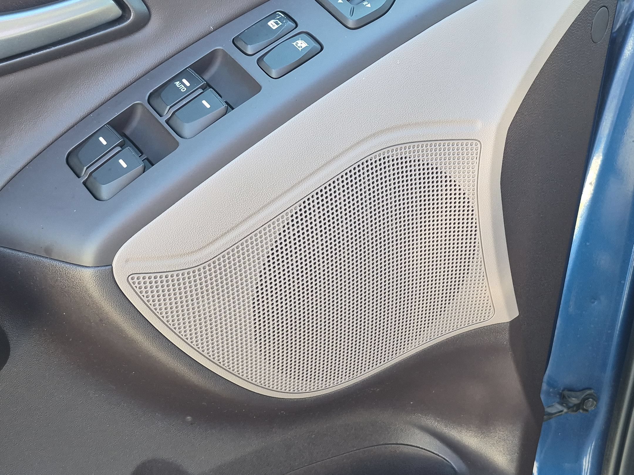 Used 2014 Laguna Blue Metallic Hyundai SE image 13