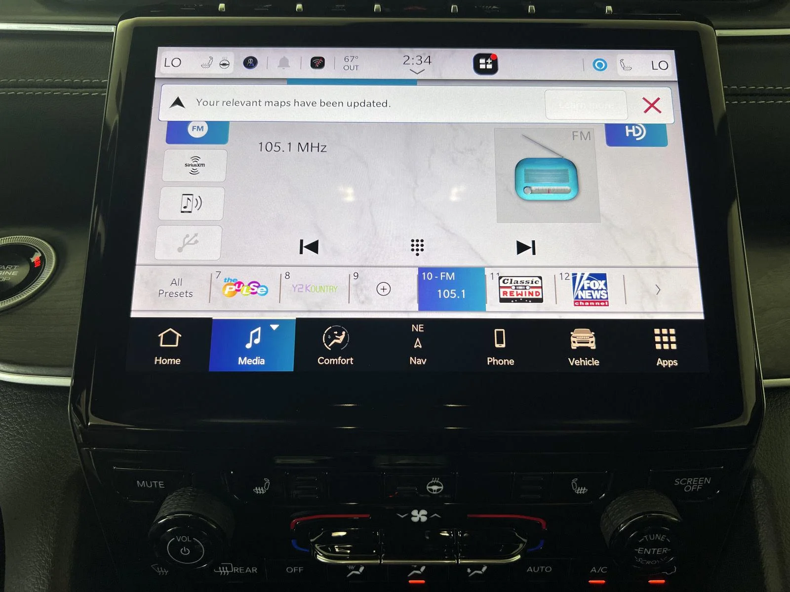 Used 2025 Wh Jeep Limited image 13