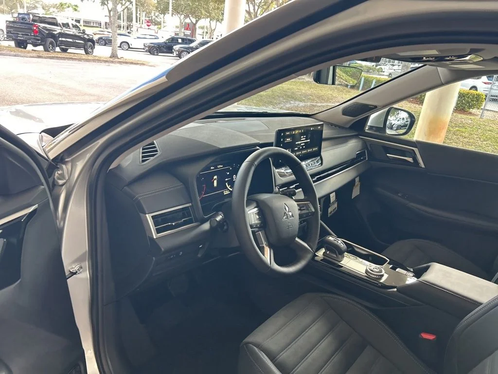 New 2026 Silver Mitsubishi SE 1.5T 2WD image 6