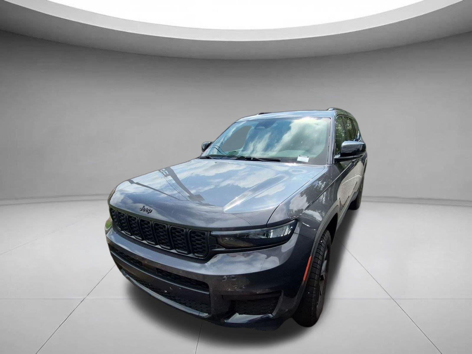 Used 2024 Baltic Gray Metallic Clearcoat Jeep Altitude image 1