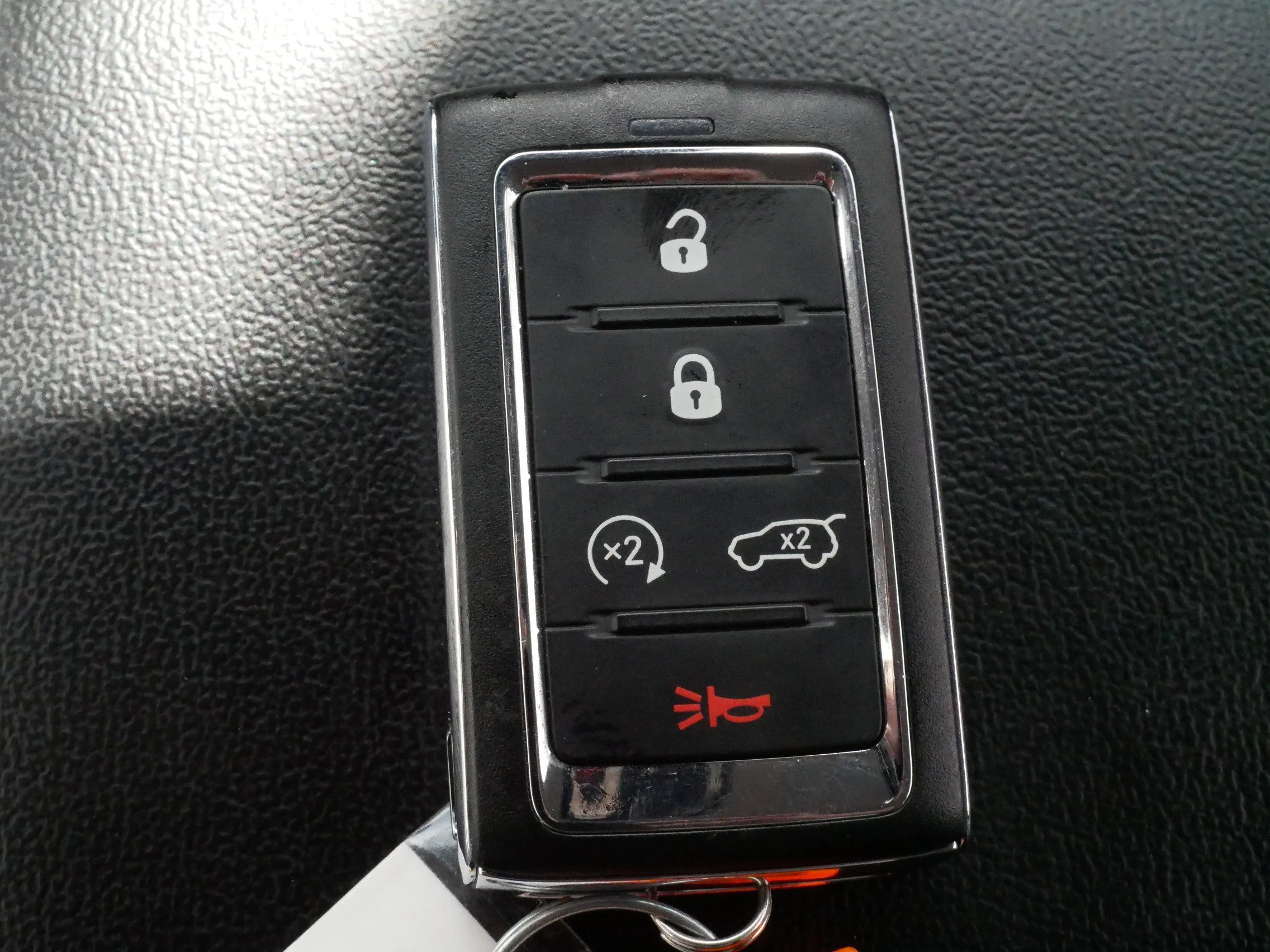 Used 2023 Rocky Mountain Pearlcoat Jeep Limited image 31