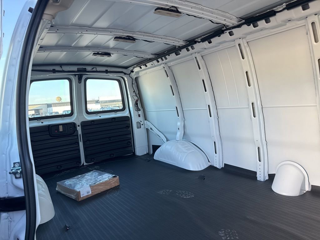 2025 Chevrolet Express Cargo Work Van - Photo 16