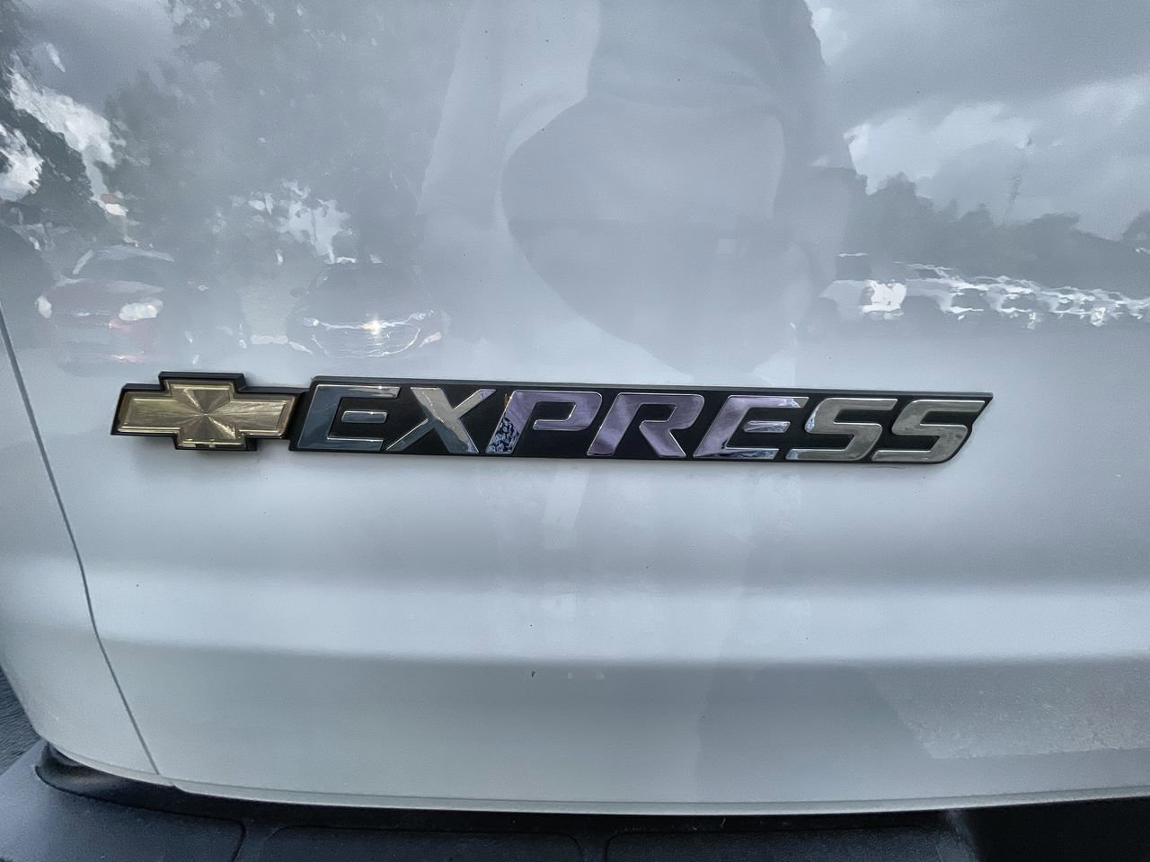 2022 Chevrolet Express Passenger LS - Photo 19