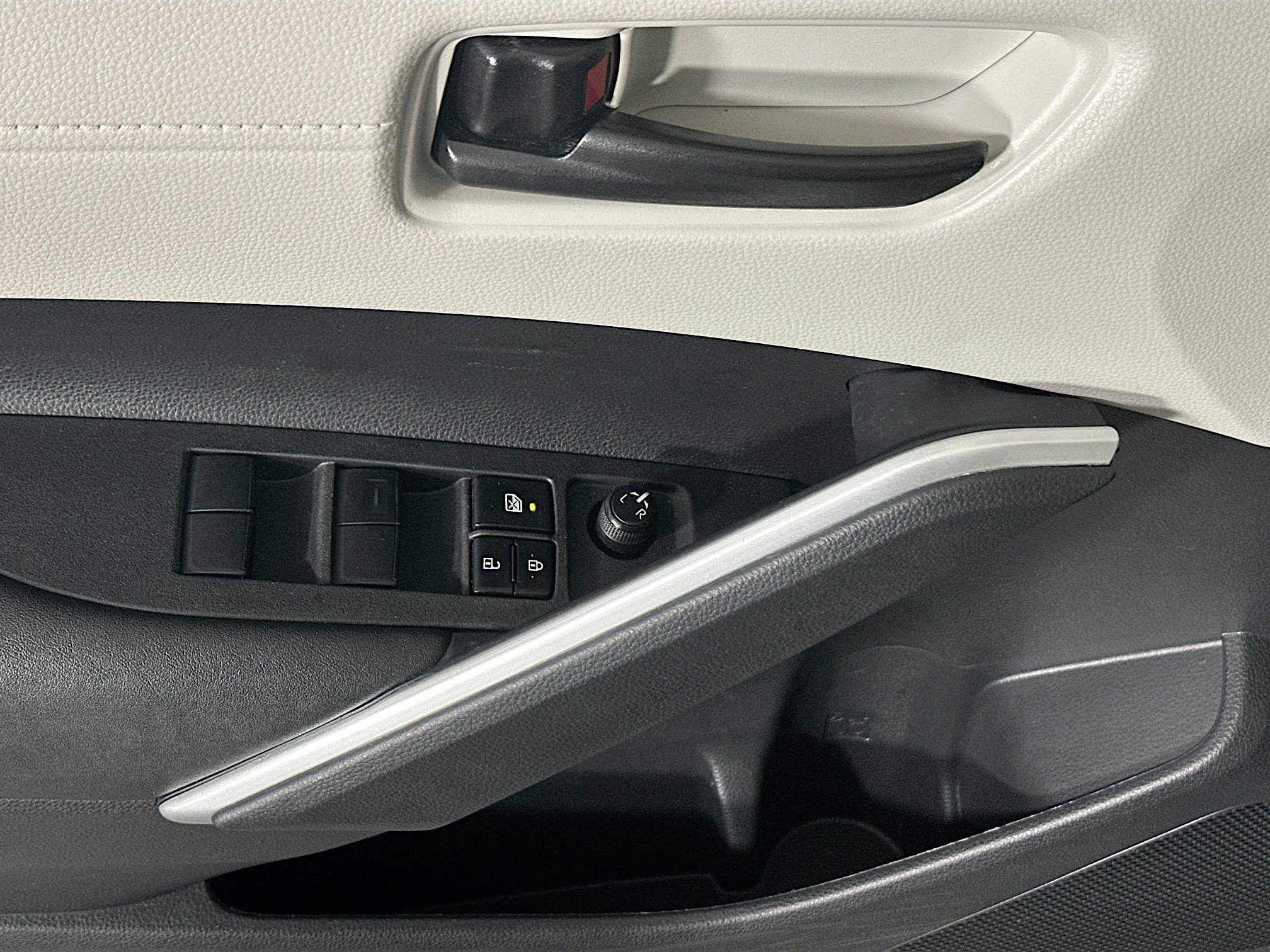 Used 2023 Silver Toyota L image 14
