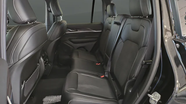 New 2026 Diamond Black Crystal Pearl-Coat Exterior Paint Jeep Altitude image 22
