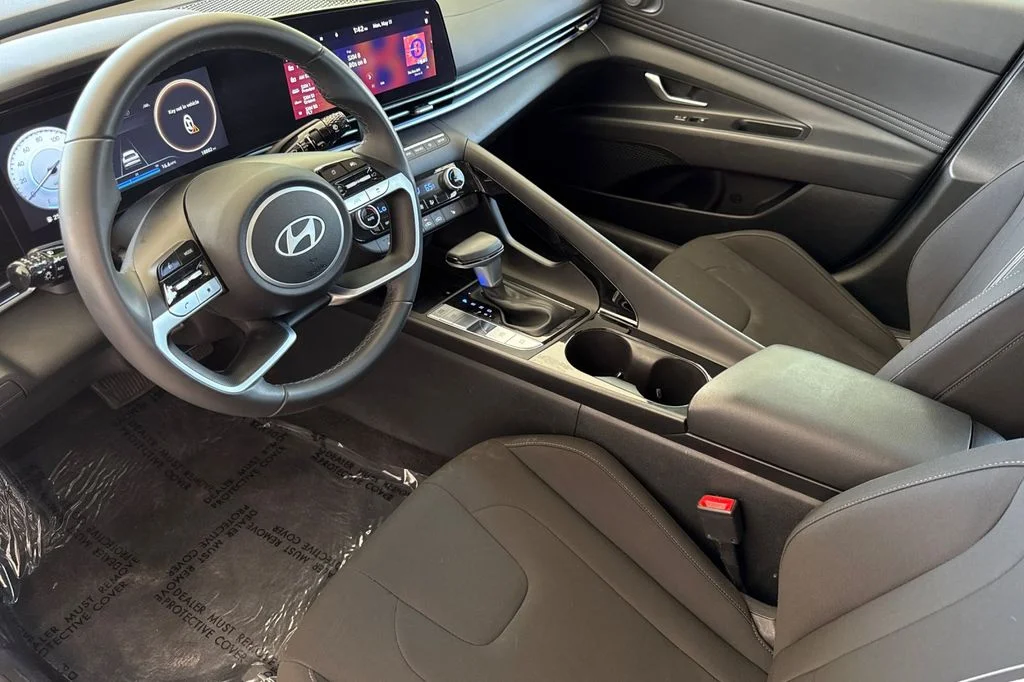 2025 Hyundai Elantra SEL - Photo 14