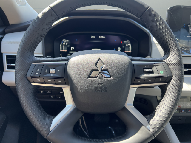 Used 2025 Black Mitsubishi SEL Platinum Edition image 13