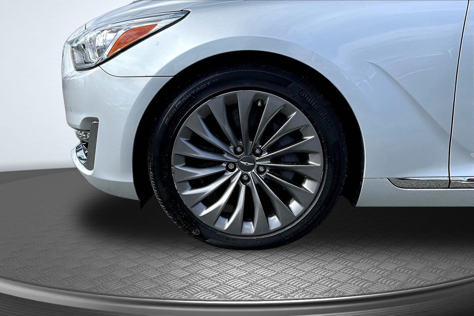 Used 2017 Silver Genesis 5.0 Ultimate image 31
