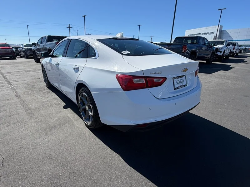 Used 2024 Summit White Chevrolet 1LT image 5