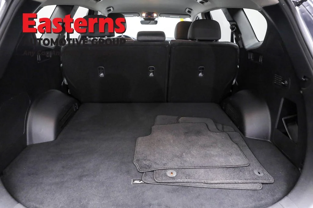 Used 2022 Gray Hyundai SEL image 9