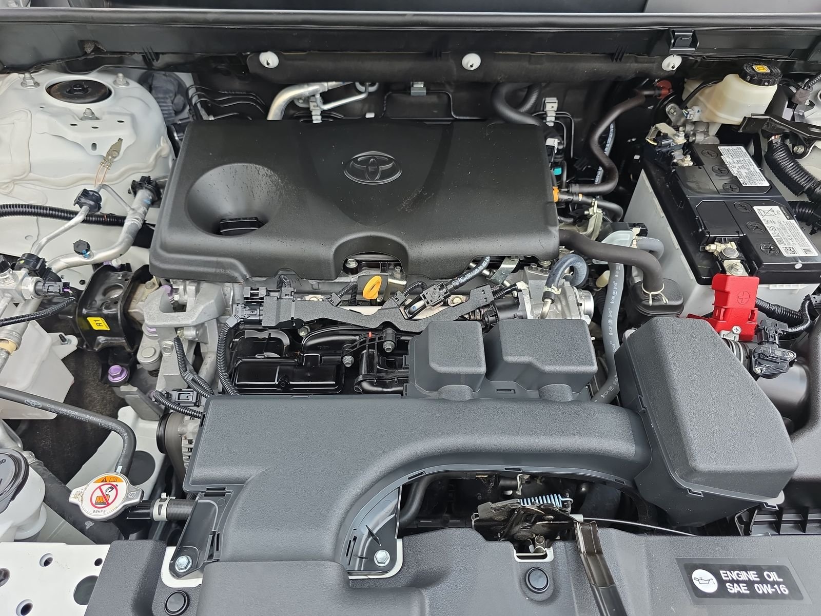 Used 2022 White Toyota XLE image 30