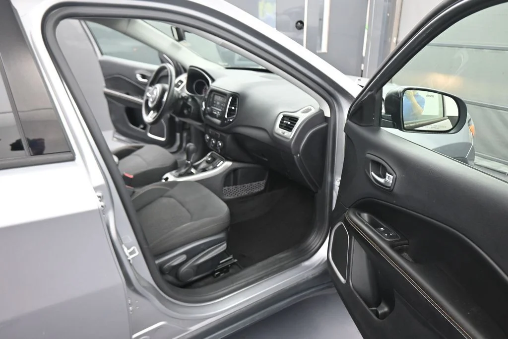 Used 2018 Silver Jeep Sport image 42