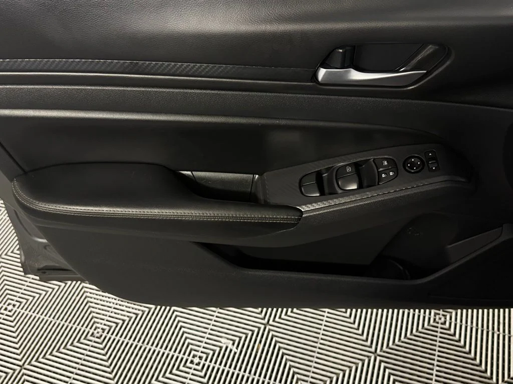 2025 Nissan Altima SV - Photo 24
