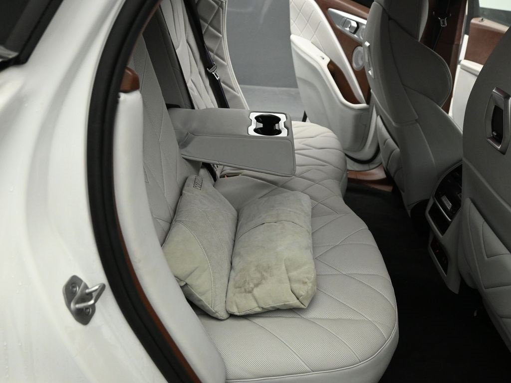2023 BMW XM - Image 24