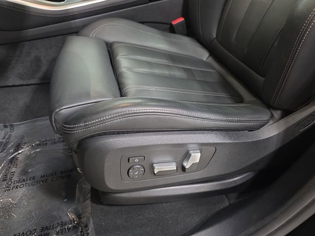 Certified Used 2022 Black Sapphire Metallic BMW xDrive40i image 29