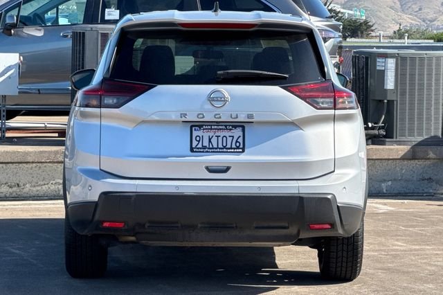 Used 2024 Silver Nissan S image 5