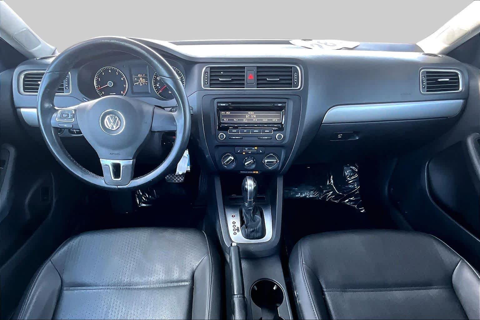 Used 2013 Platinum Gray Metallic Volkswagen SE image 16