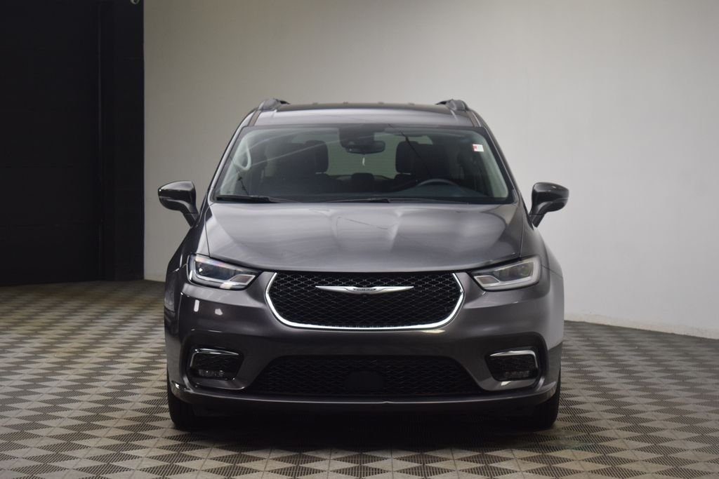 Used 2022 Gray Chrysler Touring L image 16