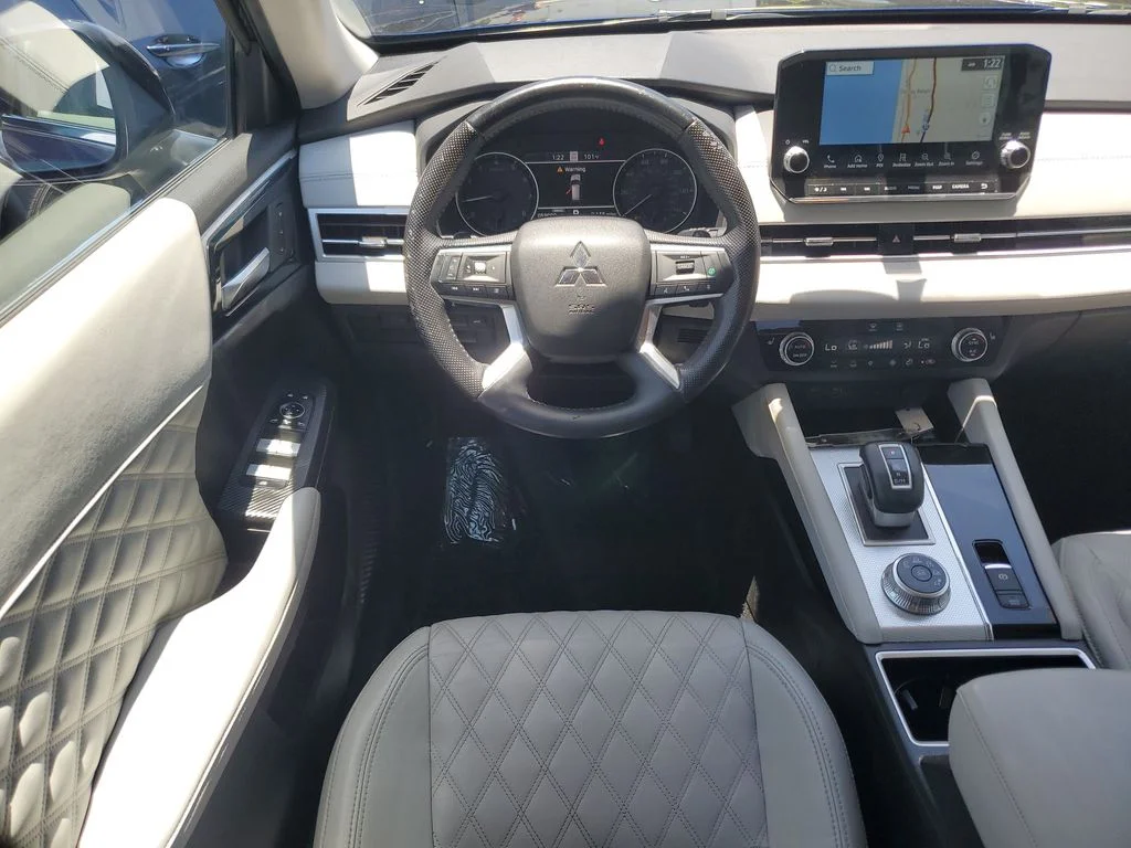 Used 2022  Mitsubishi SEL image 15