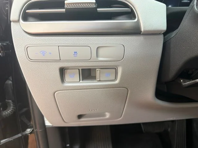 Used 2024 Black Hyundai SEL image 19