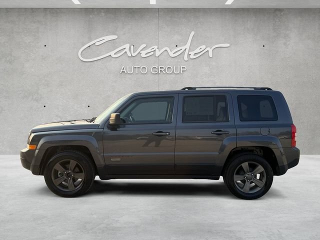 Used 2016 Granite Crystal Clearcoat Metallic Jeep Sport image 14