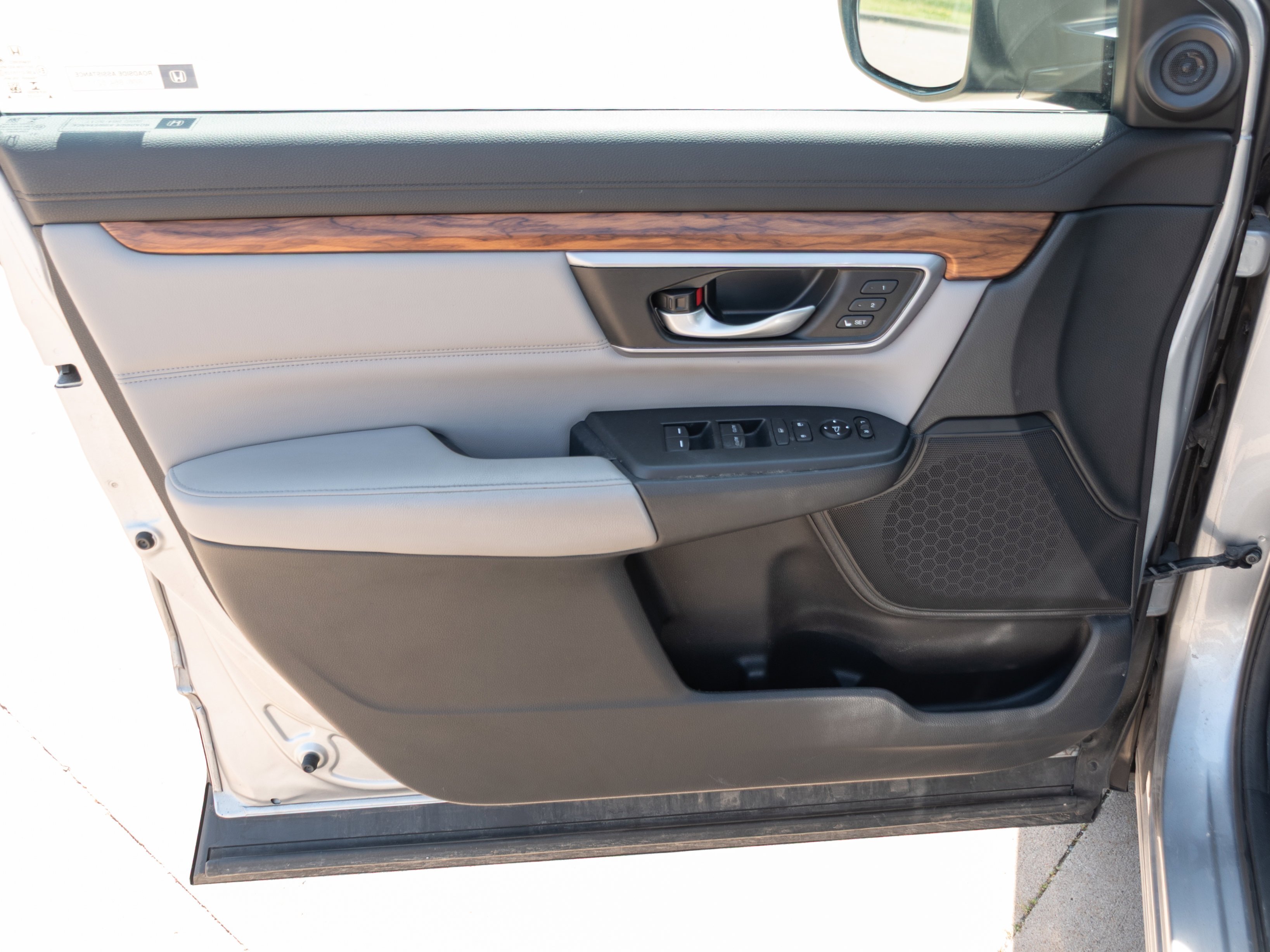 Used 2017 Silver Honda Touring image 9
