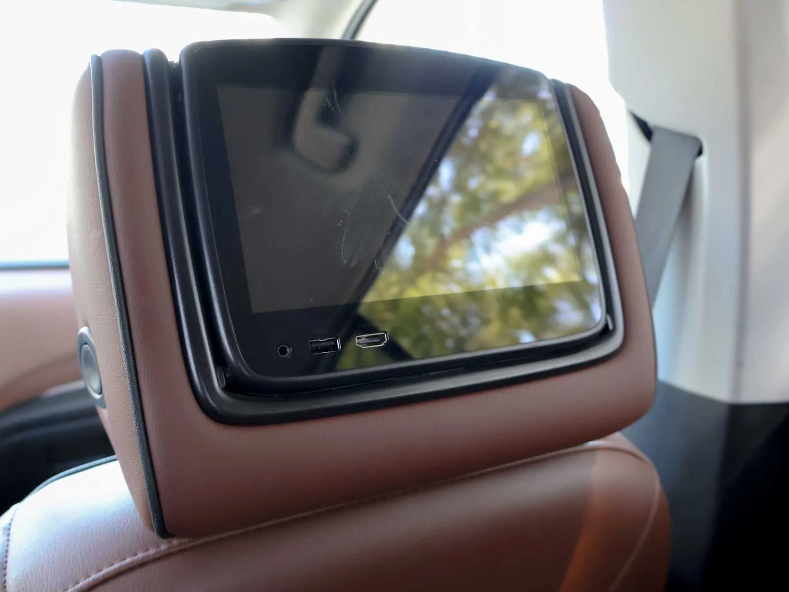 Used 2019 Summit White Chevrolet High Country image 24