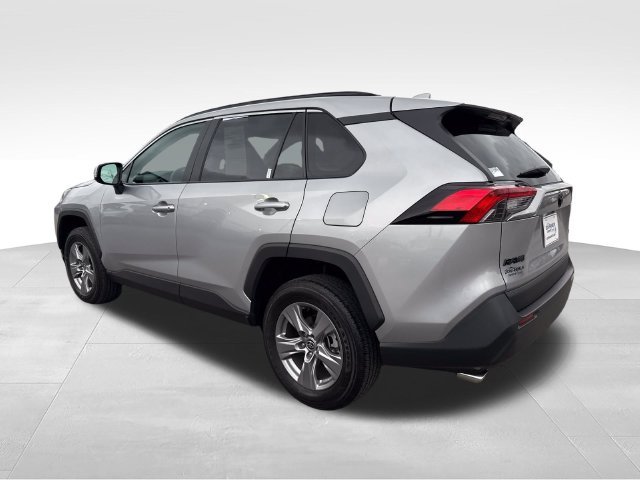 Used 2022 Silver Toyota XLE image 3