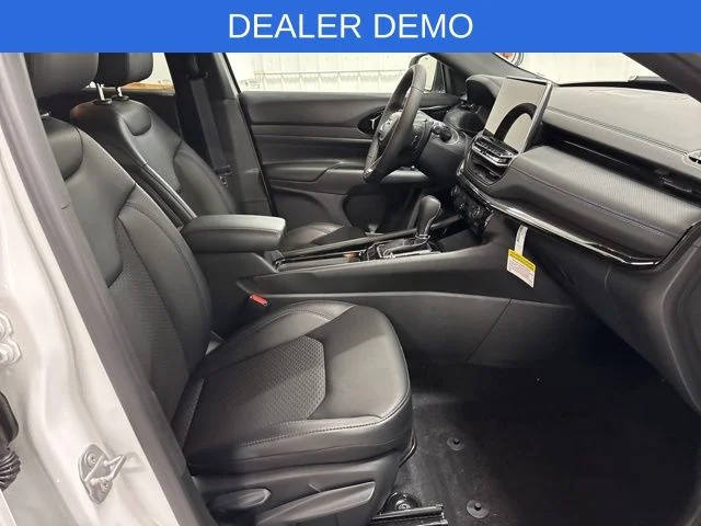 New 2026 White Jeep Latitude image 29