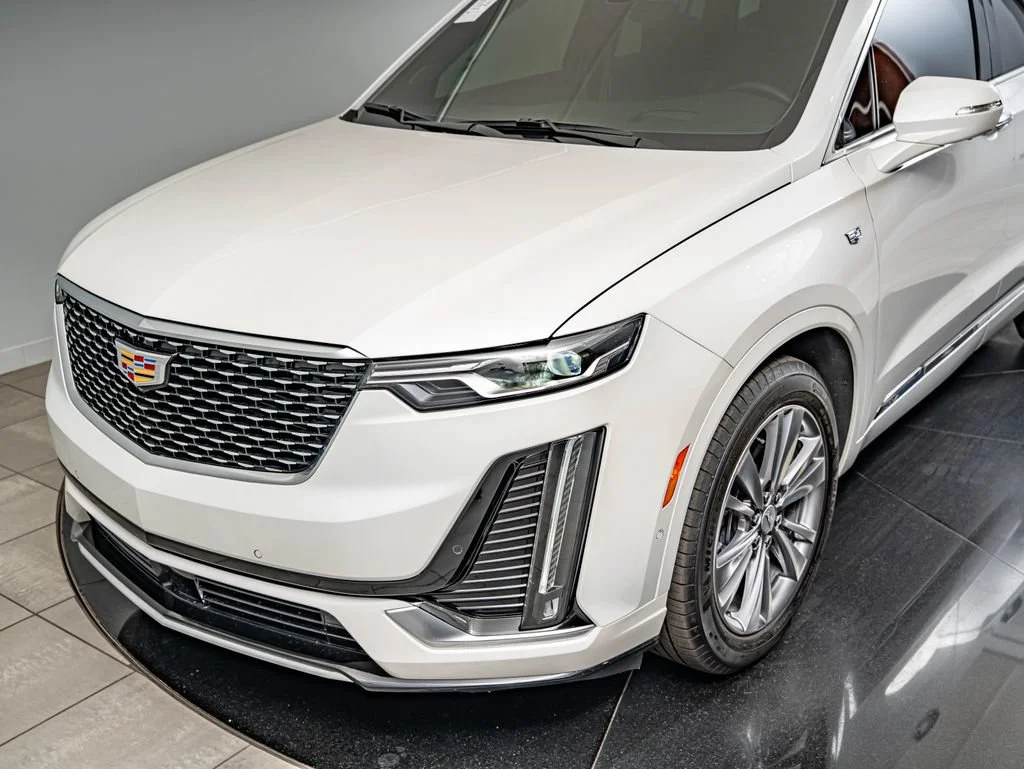 Used 2025 Crystal White Tricoat Cadillac Premium Luxury image 14