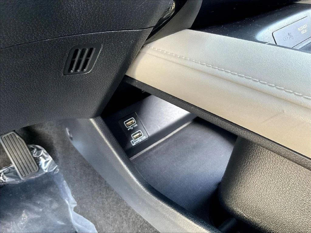 Used 2021 Platinum White Pearl Honda EX image 16