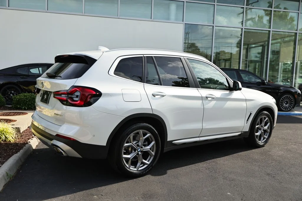 Used 2024 Mineral White Metallic BMW sDrive30i image 7