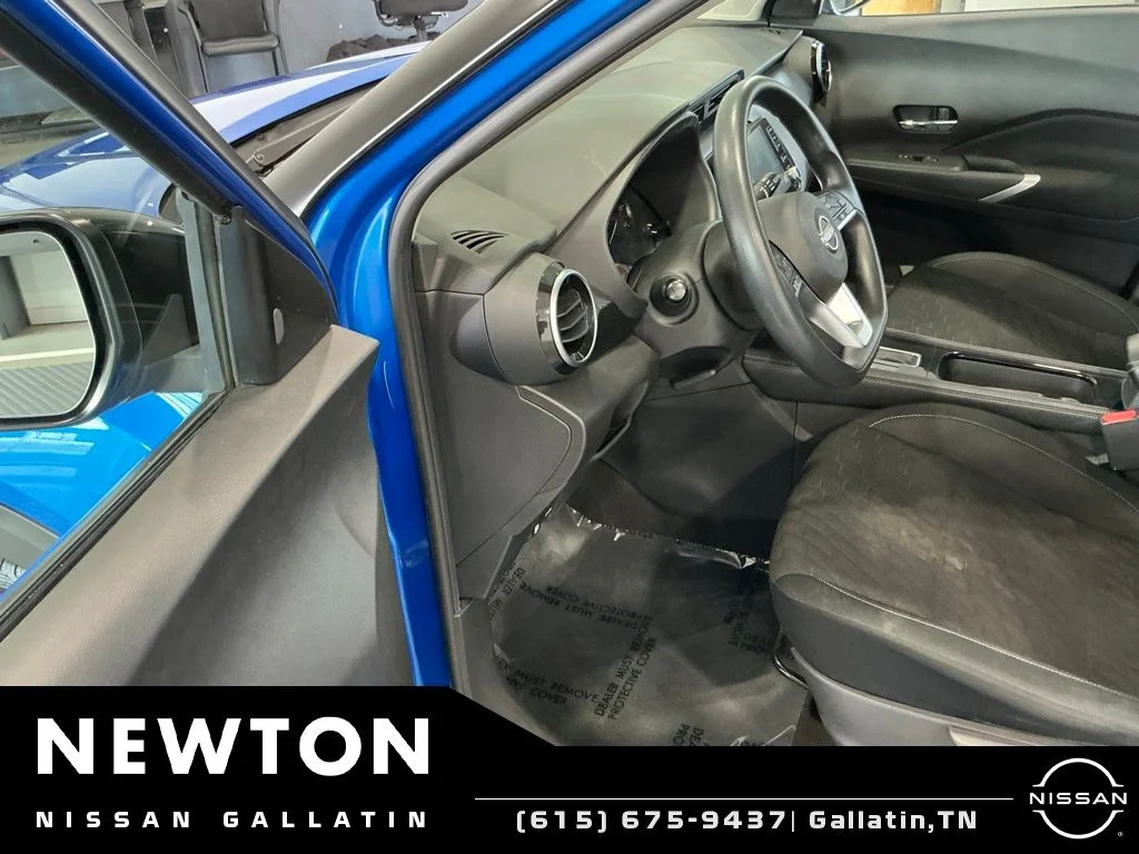 Used 2023 Electric Blue Metallic/Super Black Nissan SV image 7