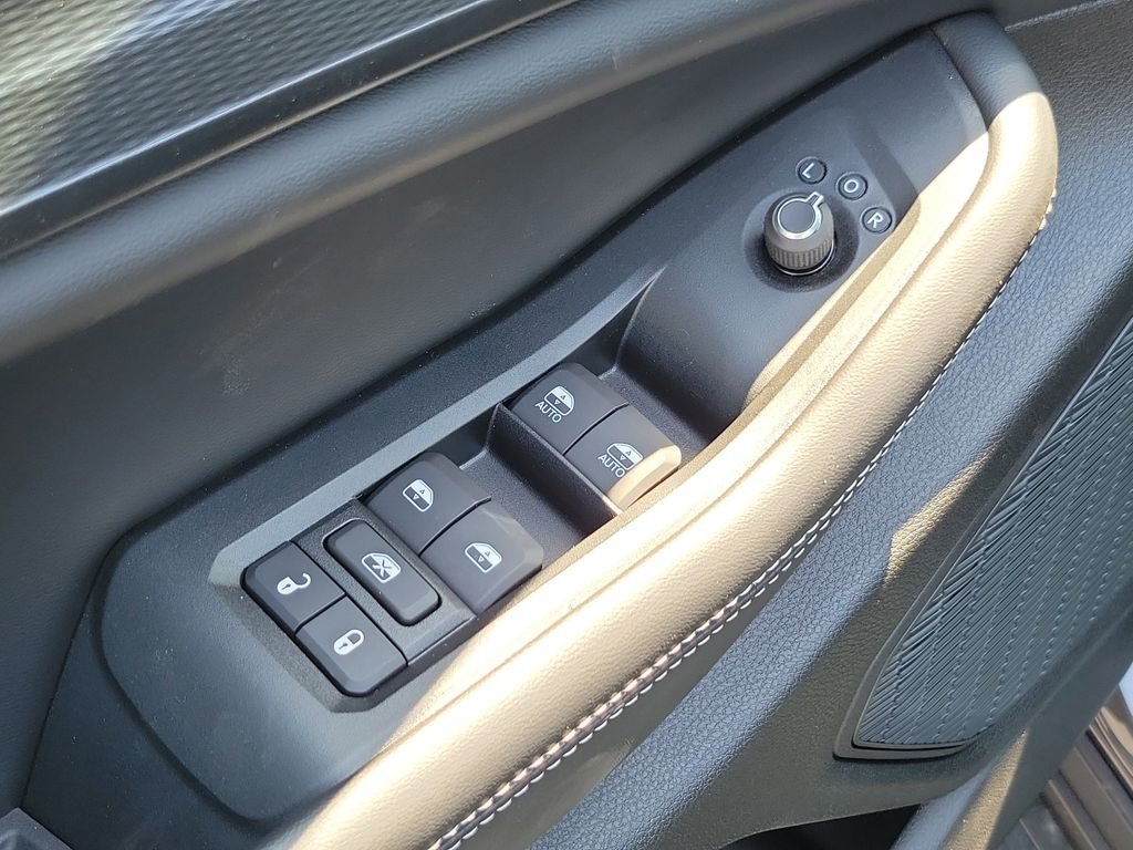 New 2026 Baltic Gray Metallic Clear-Coat Exterior Paint Jeep Laredo X image 20