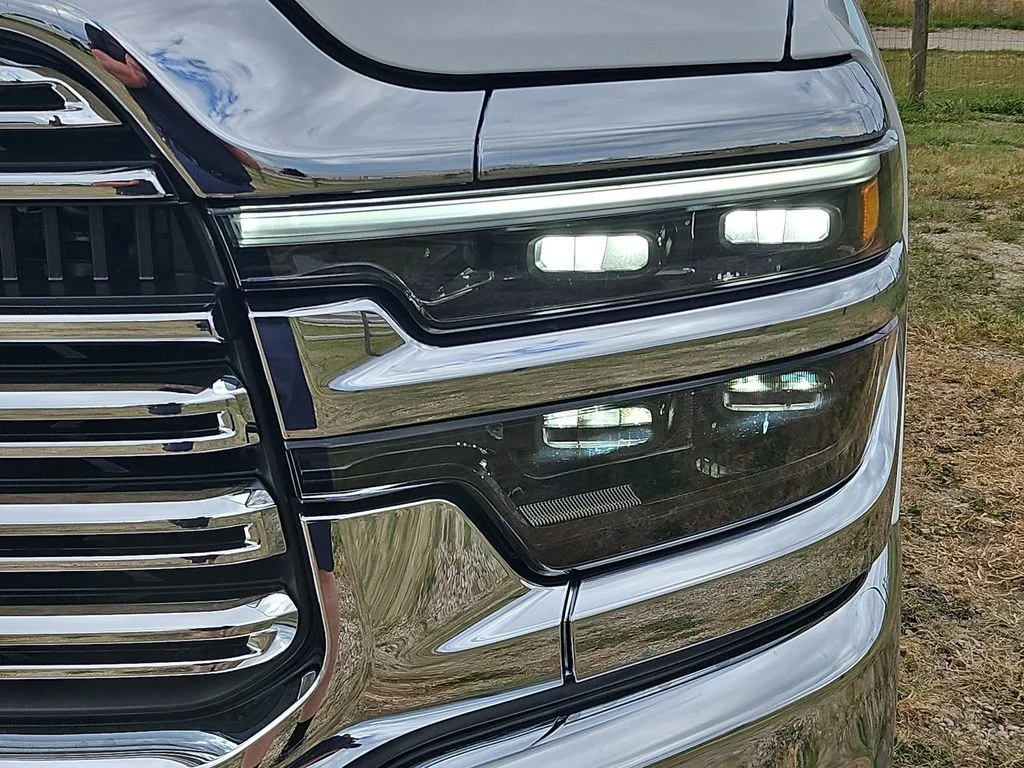 2026 RAM 3500 Laramie - Photo 18
