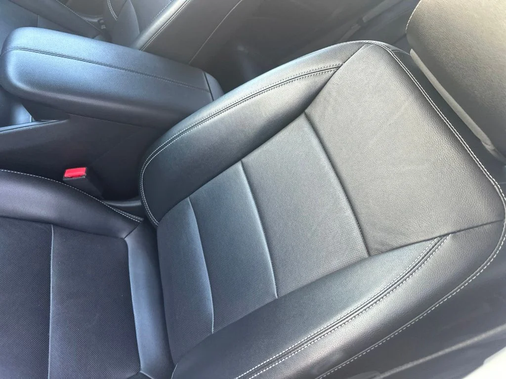 Used 2023 White GMC SLT image 3