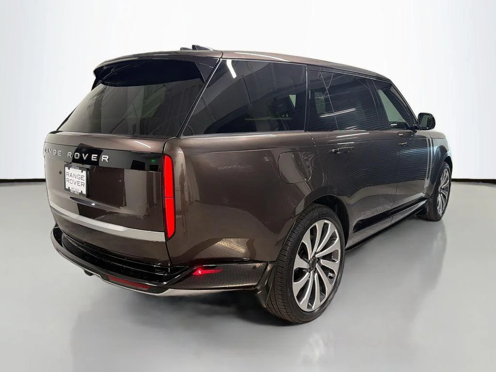 New 2026 Tourmaline Brown in Gloss finish Land Rover Autobiography image 9