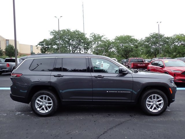 New 2024 Baltic Gray Metallic Clear-Coat Exterior Paint Jeep Laredo image 8