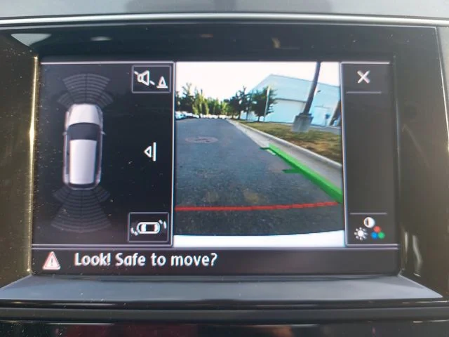 Used 2015 White Volkswagen SEL Premium image 22