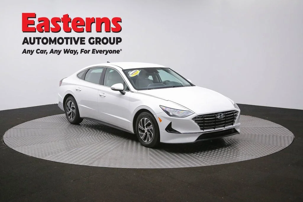 Used 2021 White Hyundai Blue image 45