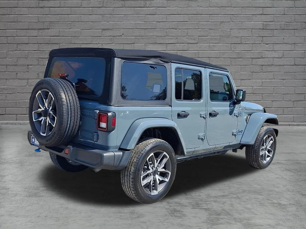 Used 2024 Anvil Clear Coat Jeep Sport S image 12