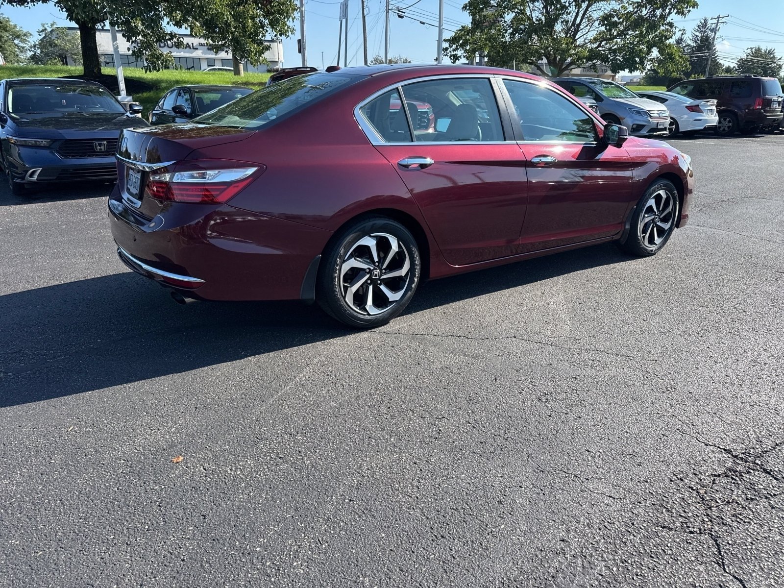 Used 2016 Basque Red Pearl II Honda EX-L image 27