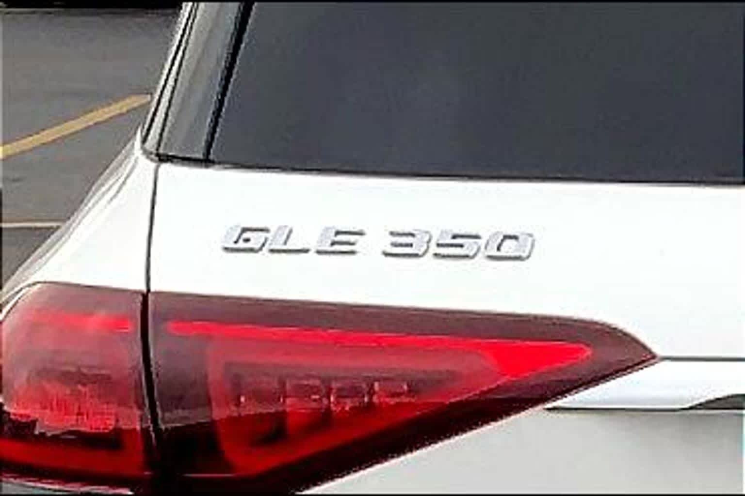 Used 2023 Polar White Mercedes-Benz GLE 350 image 31