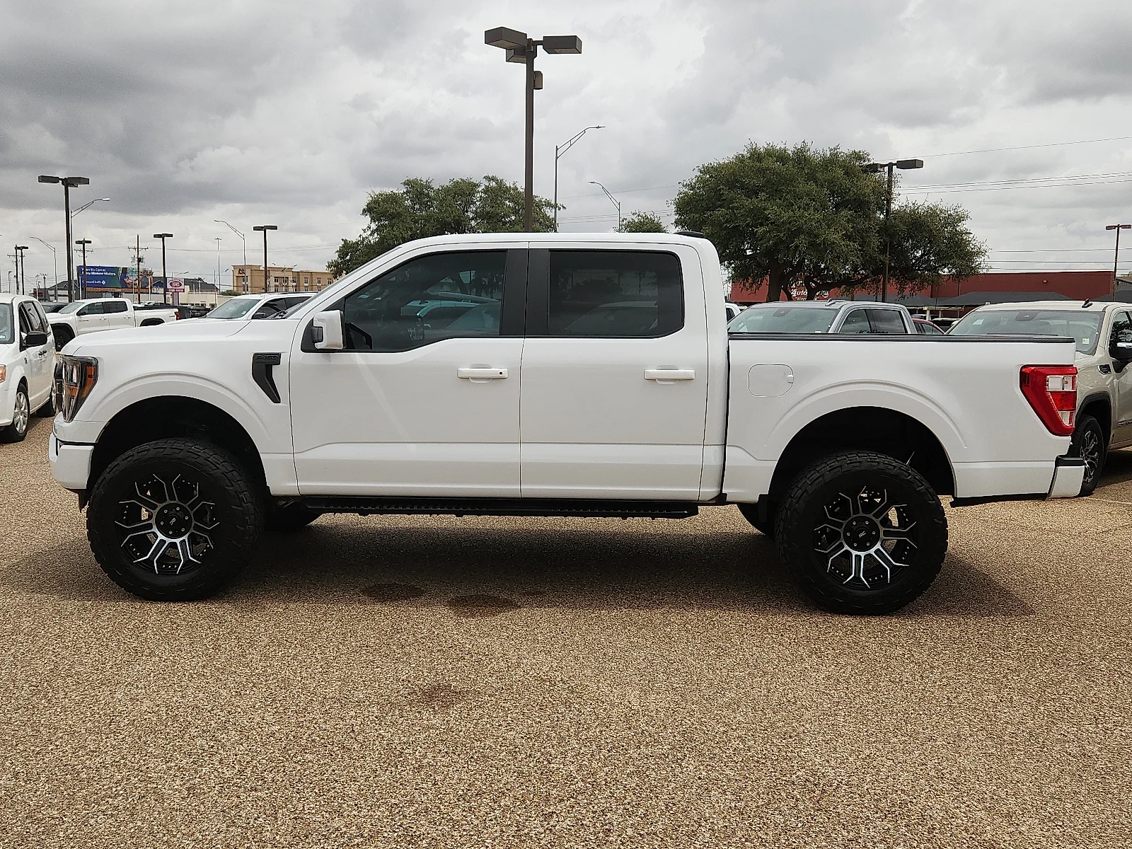 Used 2023 Oxford White Ford XL image 2