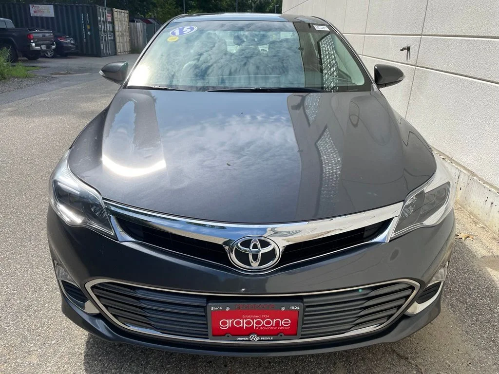 Used 2015 Gray Toyota XLE Premium image 3