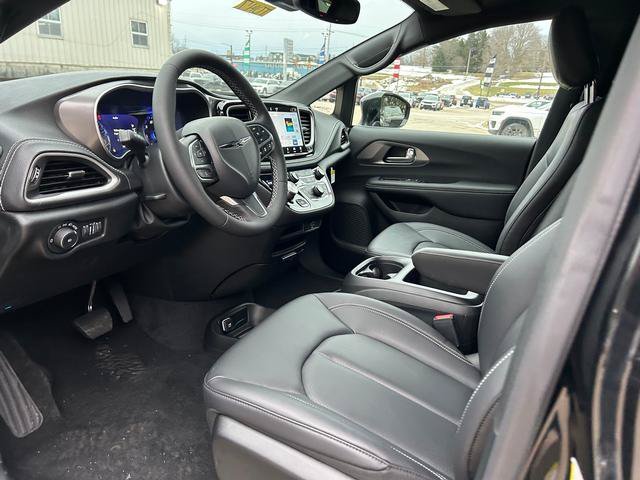 2026 Chrysler Pacifica Select - Photo 8
