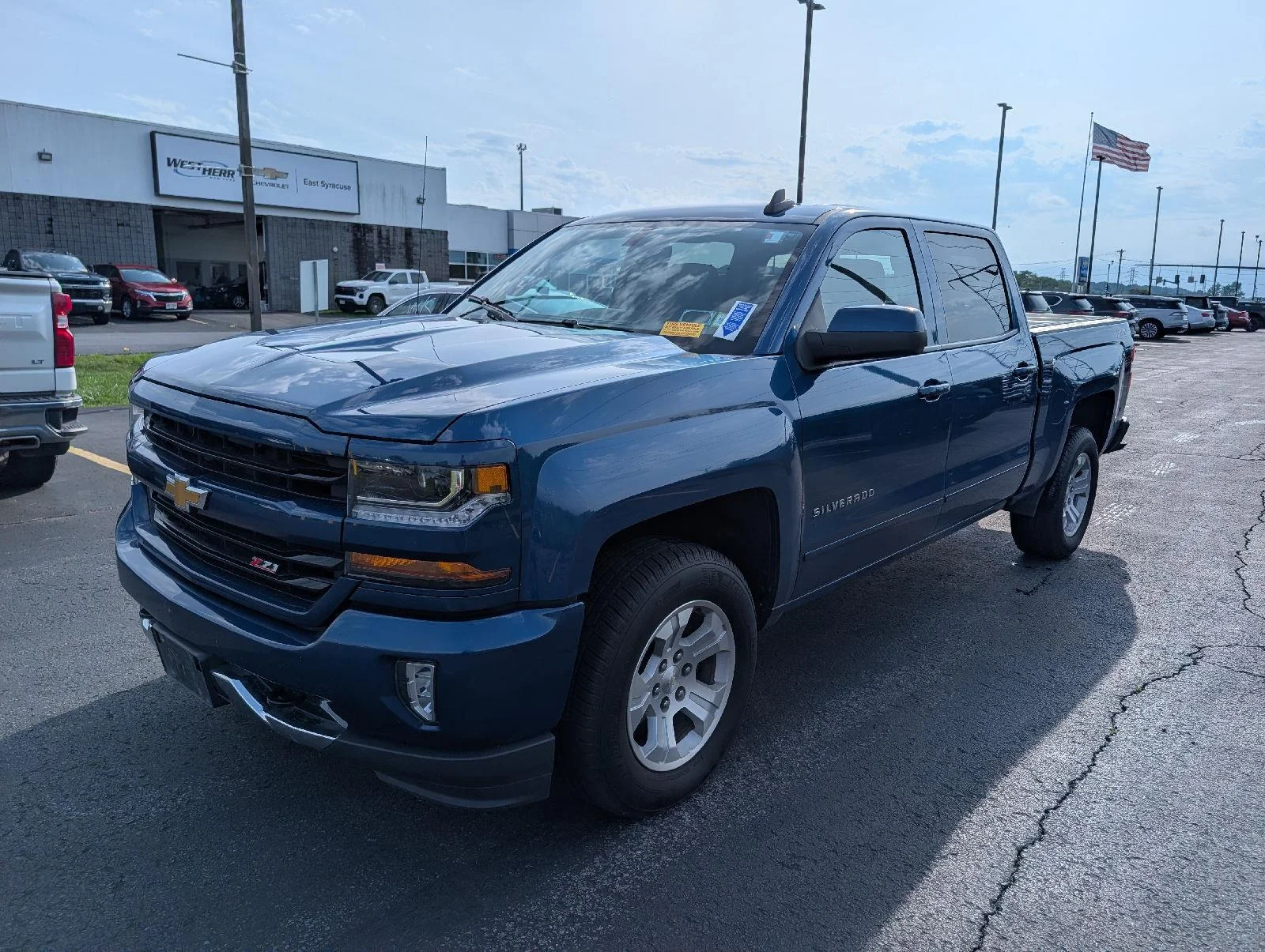 Used 2018 Deep Ocean Blue Metallic Chevrolet LT image 4