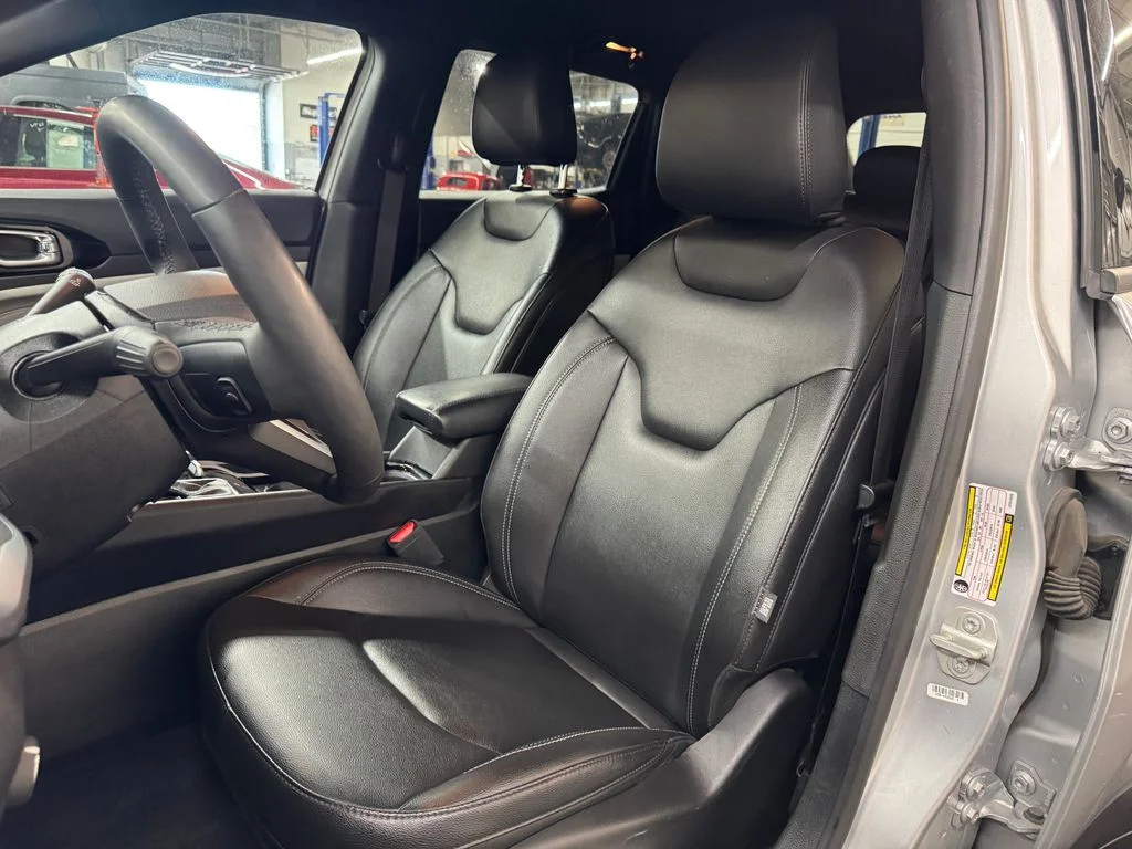 Used 2025 Silver Jeep Limited image 27